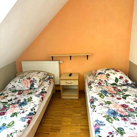 Hostel Nuove Frontiere Nysa Exteriör bild