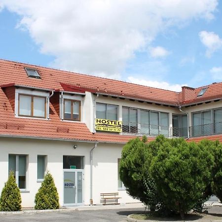 Hostel Nuove Frontiere Nysa Exteriör bild