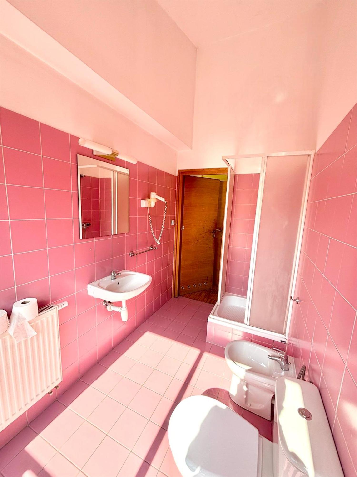 Hostel Nuove Frontiere Nysa Exteriör bild