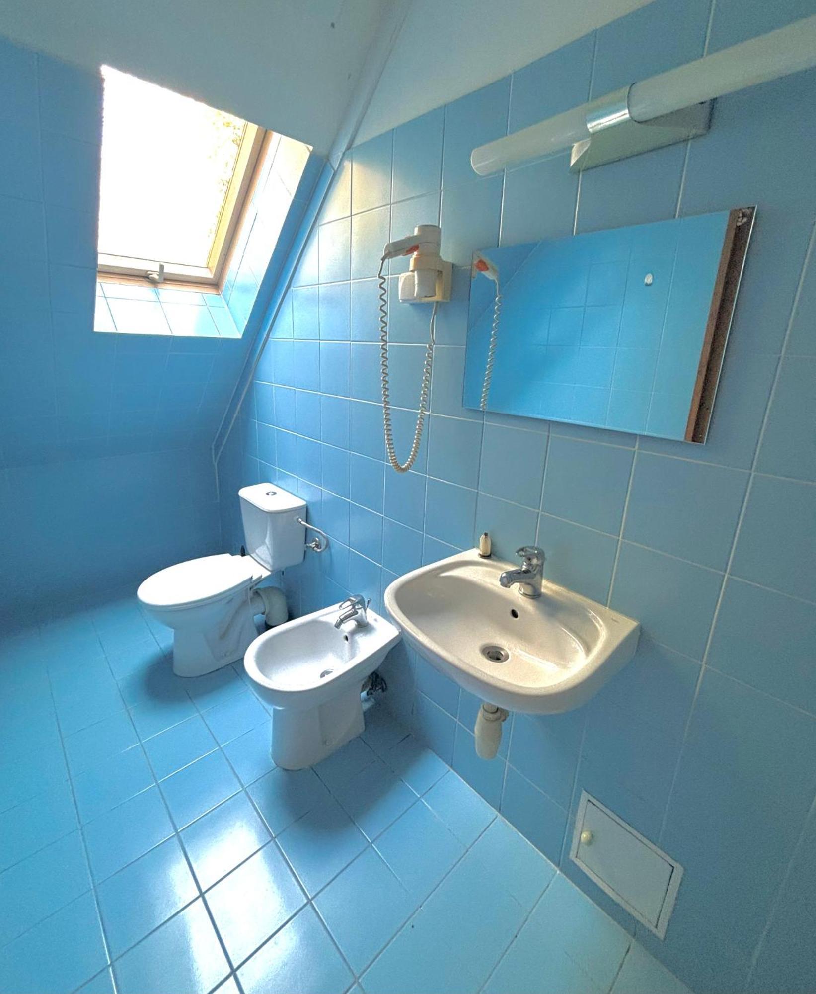 Hostel Nuove Frontiere Nysa Exteriör bild