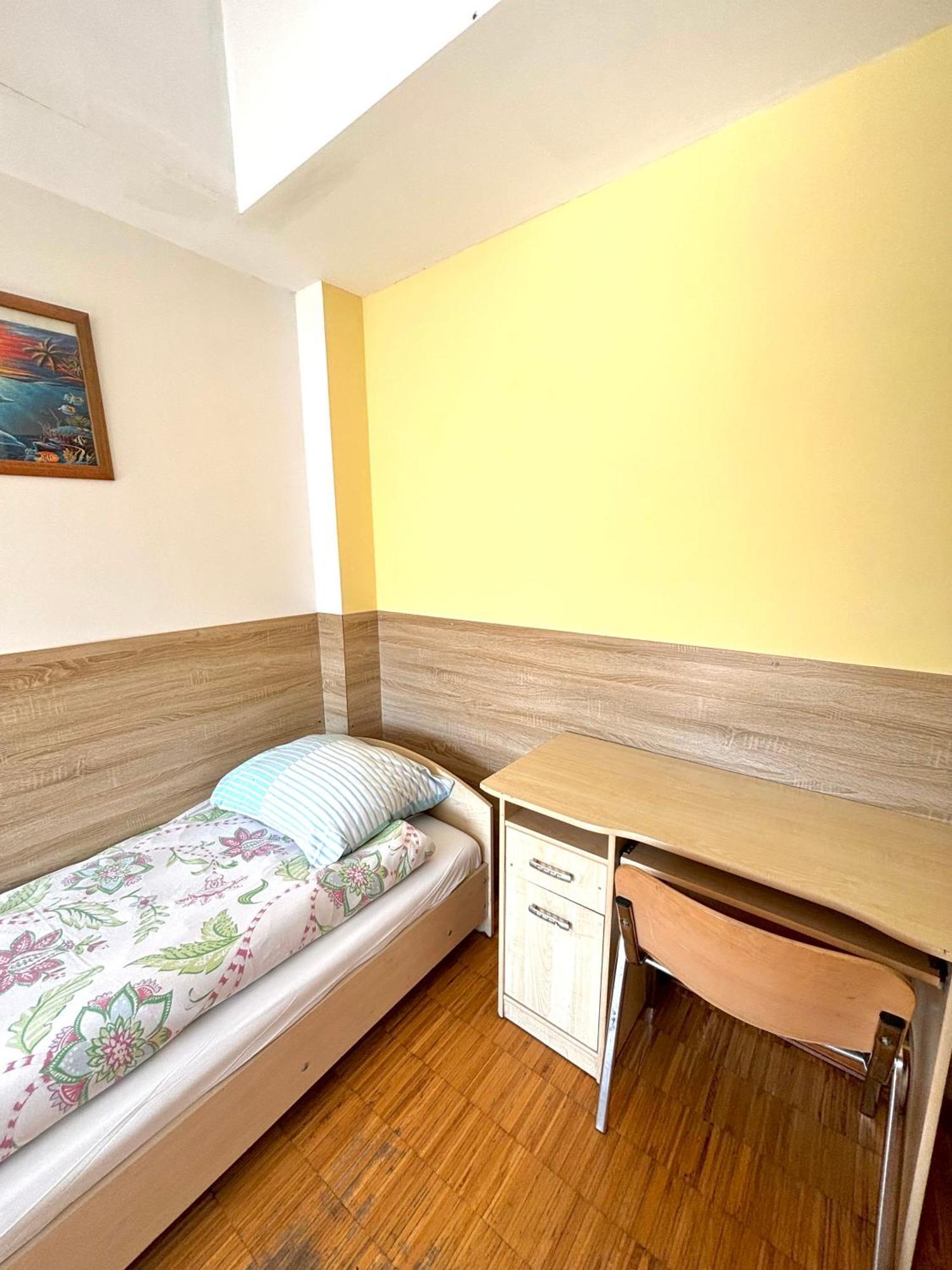 Hostel Nuove Frontiere Nysa Exteriör bild